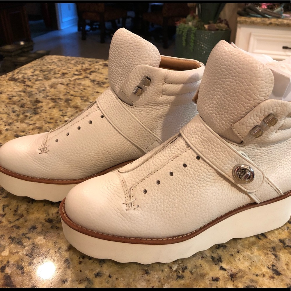 New Coach Urban Hiker Booties - Picture 2 of 6